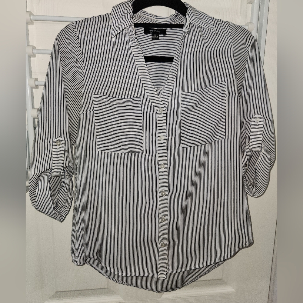 3/4 sleeve button up shirt